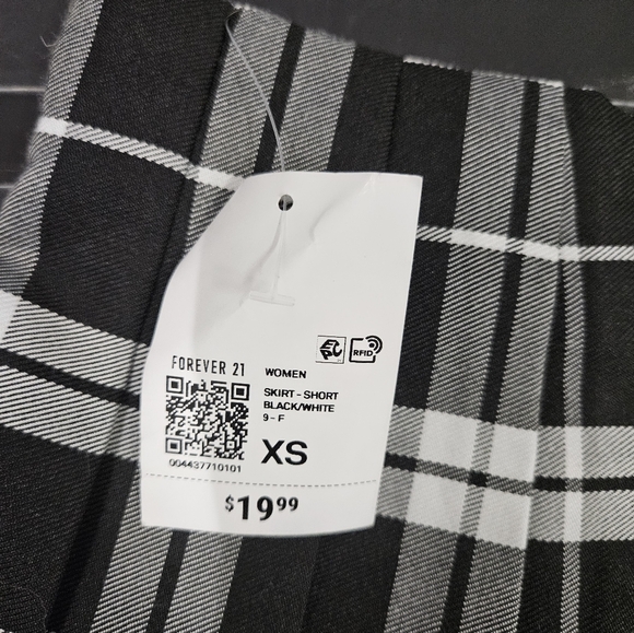 NWT Forever21 black plaid skirt xs - Picture 3 of 3